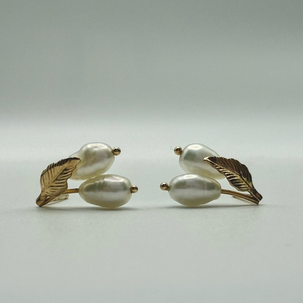 Elegant 14k Gold and Pearl Leaf Earrings